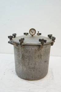 lot 48 image: Nashville Canner pressure cooker