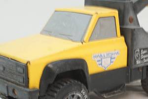 lot 52 image: vintage Tonka tow truck