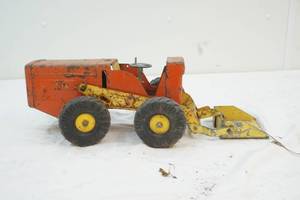 lot 65 image: vintage Nylint pay loader