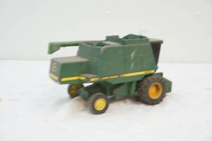 lot 72 image: vintage John Deere combine