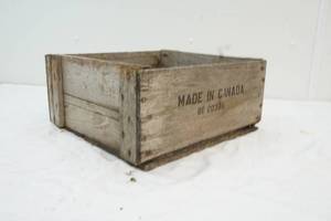 lot 77 image: vintage Canada wood box