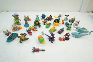 lot 90 image: small plastic toys