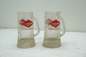 lot 98 image: vintage Grain Belt beer mugs