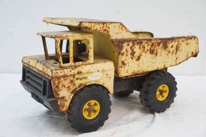 lot 102 image: vintage Tonka Mighty Dump Truck