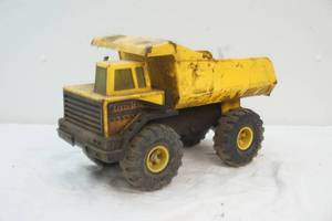 lot 103 image: vintage Tonka dump truck