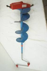 lot 105 image: 7 Mora hand ice auger