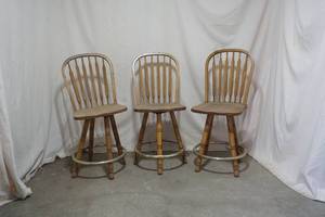 lot 121 image: counter height stools