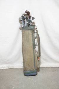 lot 123 image: golf clubs
