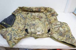 lot 137 image: Advantage Wetlands insulated dog kennel cover