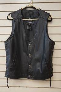 lot 180 image: Harley Davidson black leather mens vest M