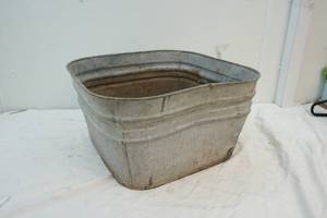 lot 220 image: galvanized tub
