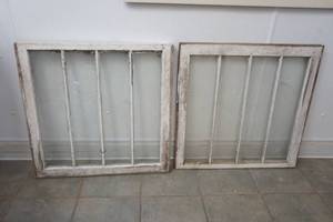 lot 233 image: vintage windows