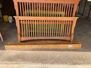 lot 17 image: Vaughan Furniture Oak FullQueen Bed Frame Headboard and Footboard 