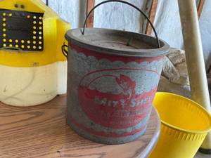 lot 25 image: Lot of Minnow Buckets