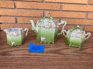 lot 53 image: Rare Vintage Prussia Snow Drop Tea Set