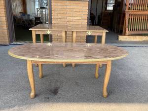 lot 61 image: Set of 2 End Tables and Coffee Table