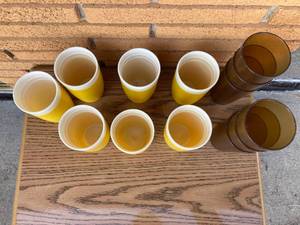 lot 63 image: Lot of Vintage Plastic Tumbler Glasses