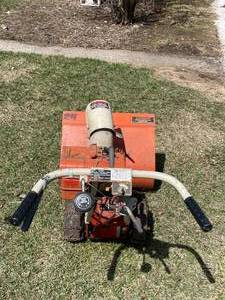 lot 2 image: &nbsp24 Dual Stage Snow Blower w 5 GP Briggs and Stratton Motor