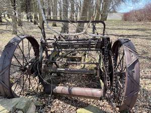 lot 3 image: Antique Spreader for Parts