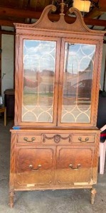 lot 11 image: Thomasville Oak Kitchen Hutch with Drawers