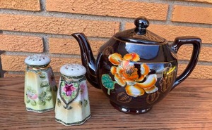 lot 45 image: Trimont Ware Floral Teapot and Salt and Ceramic Pepper Shakers