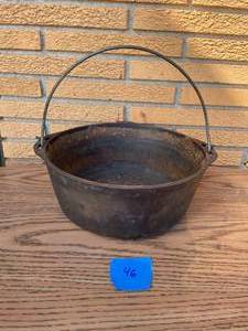 lot 46 image: Vintage Cast Iron Pot with Handle
