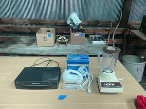lot 69 image: Vintage Kitchen Blender, Hand Mixer and VCR