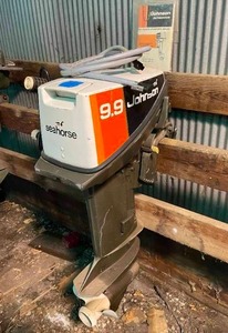 lot 89 image: Vintage Johnson Seahorse 9.9 HP Outboard Boat Motor
