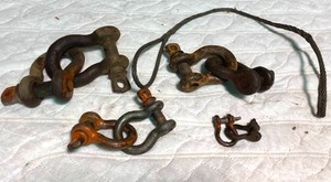 lot 91 image: Lot of Vintage Crosby Shackles