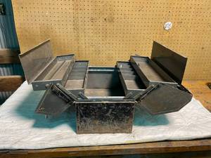 lot 106 image: Vintage Craftsman Metal Tools Box