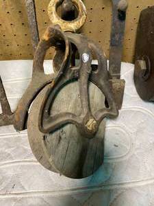 lot 119 image: Lot of Vintage Pulleys 