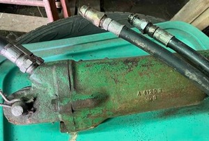 lot 178 image: John Deere 2 Way Hydraulic Cylinder