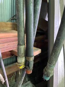 lot 179 image: Lot of 5 Hydraulic 12 Hoses.  Various Lengths 