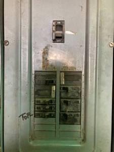 lot 157 image: 200 Amp Main Breaker Box