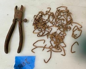 lot 208 image: Swine Tags and Taging Tool