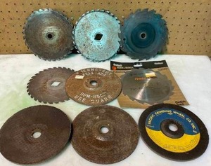 lot 211 image: Lot of Various Saw Blades and Sanding Disks