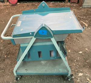 lot 5 image: Portable Adjustable Tilt Work Bench Tool Cart wOutlets