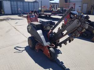 lot 8 image: 2004 Ditch Witch 1330H Honda GX390 13.0 Trencher