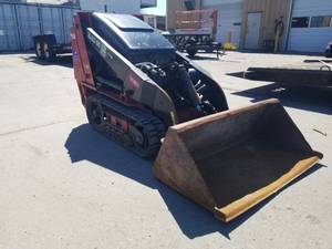 lot 7 image: Toro Dingo Unleaded Gas Compact Utility Loader with Bucket Attachment