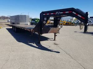 lot 1 image: 2014 PJ Trailers Dual Axle 31 Gooseneck Flatbed Trailer wHydraulic Tilt Deck
