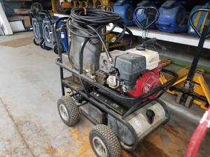 lot 15 image: Simpson SHW3040CH Gas Heated Pressure Washer