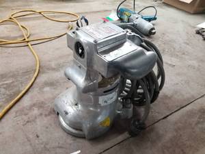 lot 33 image: Clarke Super-7R Edger