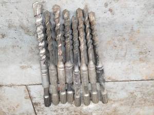 lot 39 image: Lot of (8) 10 Hammer Bits
