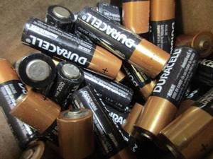 lot 40 image: Bulk Duracell AA Batteries