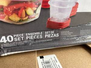 lot 136 image: Rubbermaid Food Storage