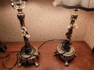 Pair of 3-Way Lamps With Flowers on the Stem