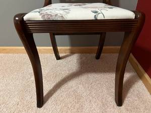 lot 11 image: Mahogany Side Chair