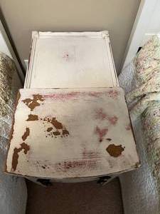 lot 3 image: Nightstand  End Table