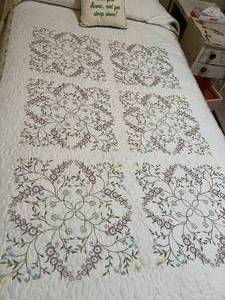lot 1 image: Twin Bed with Bedding #1