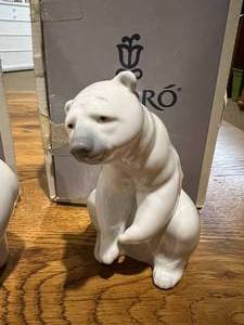 lot 28 image: Set 2 - lladro Polar Bear Set